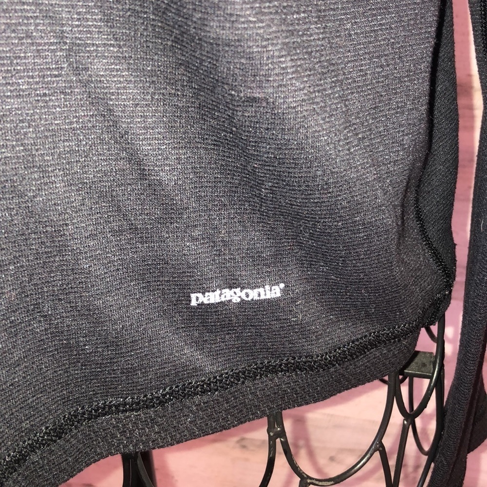 Women’s Patagonia black quarter zip sweatshirt size medium Patagonia top outdoor - Picture 2 of 5